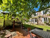 Ogród w obiekcie Authentique villa du XIX e siècle avec piscine