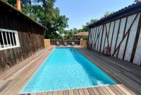 Basen w obiekcie Authentique villa du XIX e siècle avec piscine lub w pobliżu