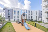 Plac zabaw dla dzieci w obiekcie Glow Apartments, Letnica - Apartamenty Przystań Siódme Niebo