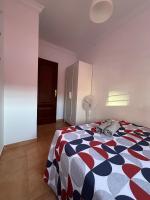 Postel nebo postele na pokoji v ubytování APARTAMENT SARDINA NEAR THE BEACH WITH POOL AND WIFI e