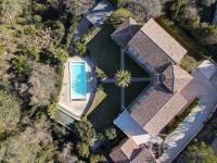 Basen w obiekcie VILLA PALMIER avec PISCINE CHAUFFÉE PRIVÉE proche D'UZES ET ANDUZE lub w pobliżu