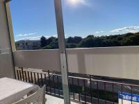 Balkon lub taras w obiekcie T1 rénové avec balcon, clim, wifi, à Balaruc-les-Bains - FR-1-553-220