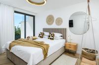 Posteľ alebo postele v izbe v ubytovaní Gallery Luxury Suites & Rooms-Only Adults