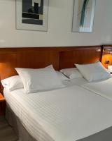A bed or beds in a room at Silken Monumental Naranco