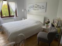 Una cama o camas en una habitaci&oacute;n de La maisonnette du lac de Genval