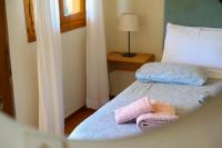 A bed or beds in a room at Pieros Studios Alipa
