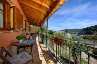 A balcony or terrace at Pieros Studios Alipa