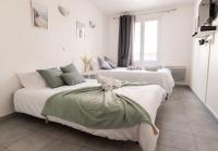 Łóżko lub łóżka w pokoju w obiekcie Cosy Appartement - 4 personnes - Disneyland & Paris