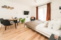Posteľ alebo postele v izbe v ubytovaní Brand New Modern Apartment-2 rooms-balcony-garage