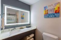 La Quinta Inn & Suites by Wyndham Shorewoodにあるバスルーム