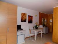 Televízia a/alebo spoločenská miestnosť v ubytovaní Hotel Residence Sole