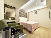 a hotel room with a bed and a mirror at Ai Lai Fashion Hotel in Taichung