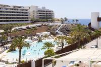 Bazén v ubytování Sunny Island Paraiso Beach nebo v jeho okolí