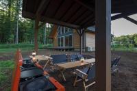 lamp yamanaka-Private Villa for Up to 10 Guests, Free BBQ, Baby-Friendly, 5-Min Drive from Lake Yamanaka, 20-Min Drive from Lake Kawaguchiにある庭