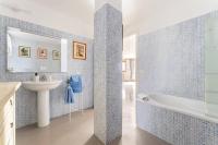 A bathroom at Villa Villacolle