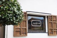 小宿　福右衛門邸に飾ってある許可証、賞状、看板またはその他の書類