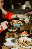 Φαγητό σε αυτό το διαμέρισμα ή κάπου εκεί κοντά