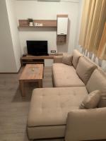 Televízia a/alebo spoločenská miestnosť v ubytovaní Apartmani G&E