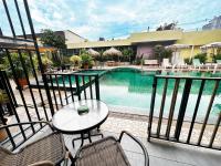 Bazén v ubytování Anantra Pattaya Resort nebo v jeho okolí