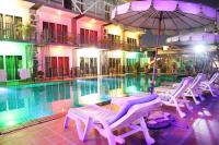 Bazén v ubytování Anantra Pattaya Resort nebo v jeho okolí