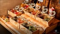 ホテルの敷地内または近くでの食事または食べ物