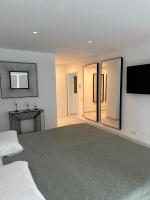 Postel nebo postele na pokoji v ubytování Sun Club P65 Premium Bungalow