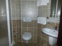A bathroom at Hamle Hotel