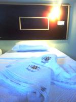 A bed or beds in a room at Hamle Hotel