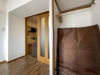 bHOTEL Dai3Himawari - 2BR good for 6PPL overlooking Peace Park with WIFI!にあるテレビまたはエンターテインメントセンター
