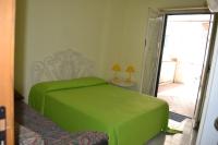 Posteľ alebo postele v izbe v ubytovaní Holiday House Naxos