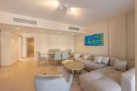Posezení v ubytování Ground Floor 2BR Apt in Mangroovy, Pool & Beach