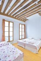 En eller flere senge i et v&aelig;relse p&aring; Marais 4 bedrooms new apartment