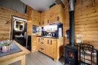 Kuchyň nebo kuchyňský kout v ubytování Tiny house - Chatka v Řeži u Prahy