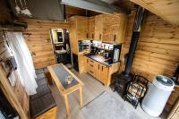 Kuchyň nebo kuchyňský kout v ubytování Tiny house - Chatka v Řeži u Prahy
