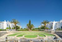 A garden outside A beautiful pool view apartment - AO1822LT