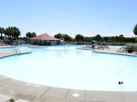 ein großes Schwimmbad in einem Resort in der Unterkunft Waterfront Luxury Huge Condo with 15000sf Pool in Myrtle Beach