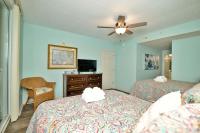 Ein Bett oder Betten in einem Zimmer der Unterkunft Waterfront Luxury Huge Condo with 15000sf Pool