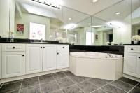 Ein Badezimmer in der Unterkunft Waterfront Luxury Huge Condo with 15000sf Pool