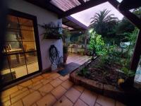 - Vistas al exterior de una casa con patio en The Boho Nook, en Tarzali