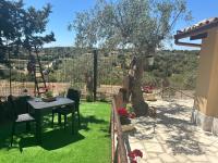 A garden outside "The Cottage"with sea view, parking & wifi
