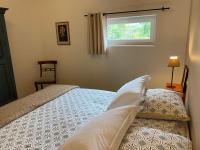 Cama ou camas em um quarto em L&#39;Usine en Provence