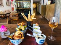 Jídlo v hotelu nebo okolí