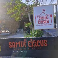 Et logo, certifikat, skilt eller en pris der bliver vist frem på Samui Circus Studio Ville Deluxe Hut Bungalow 1