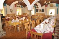 Reštaurácia alebo iné gastronomické zariadenie v ubytovaní Stiftsgasthof Hochburg