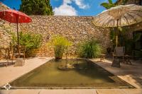 Bazén v ubytovaní Villa Monserrat by Abahana Luxe alebo v jeho blízkosti