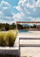 Bazén v ubytovaní Aristotelia Gi - Premium Luxury Villas with Private Pools alebo v jeho blízkosti