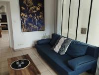 Część wypoczynkowa w obiekcie Maison de village cosy avec terrasse privée