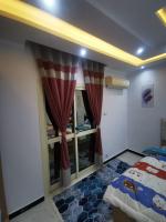 Postel nebo postele na pokoji v ubytování Sidi Beshr Luxury apartment Side Seaview