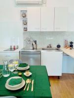 Een keuken of kitchenette bij T2 Aixois centre-clim-netflix
