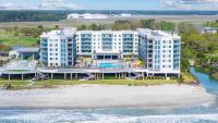 eine Luftaufnahme eines Resorts am Strand in der Unterkunft Holiday Inn Club Vacations Myrtle Beach Oceanfront in Myrtle Beach